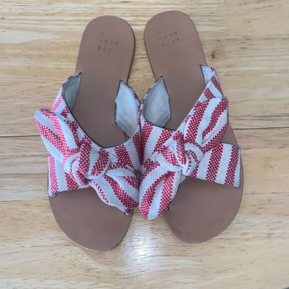 Red and White Bow Sandals - Picture 2 of 4